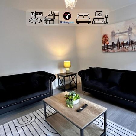 Spacious 4 Bedroom By Tara Stays Short Lets & Serviced Accommodation Aldershot With Free Wifi & Garden Eksteriør billede