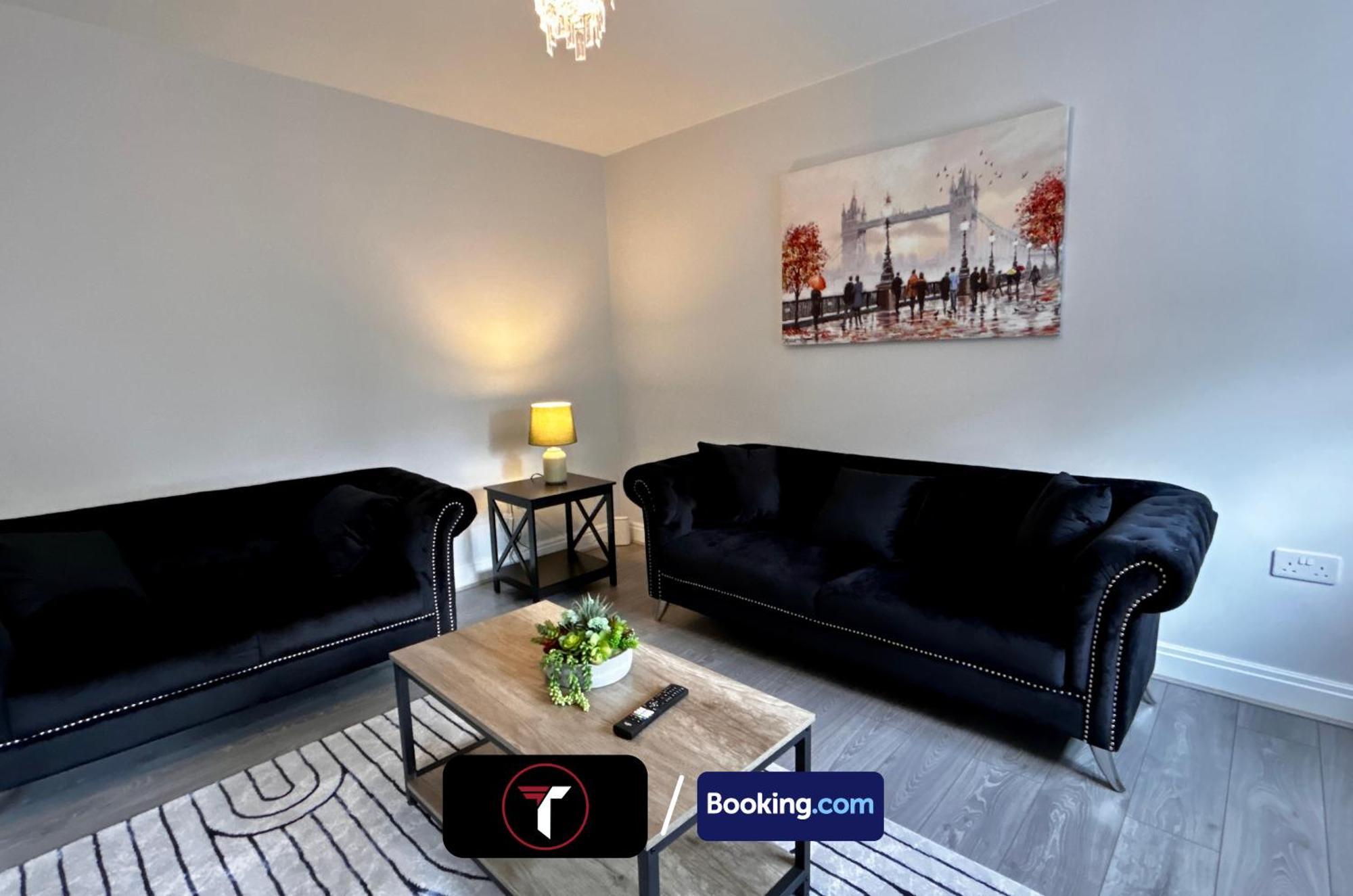Spacious 4 Bedroom By Tara Stays Short Lets & Serviced Accommodation Aldershot With Free Wifi & Garden Eksteriør billede