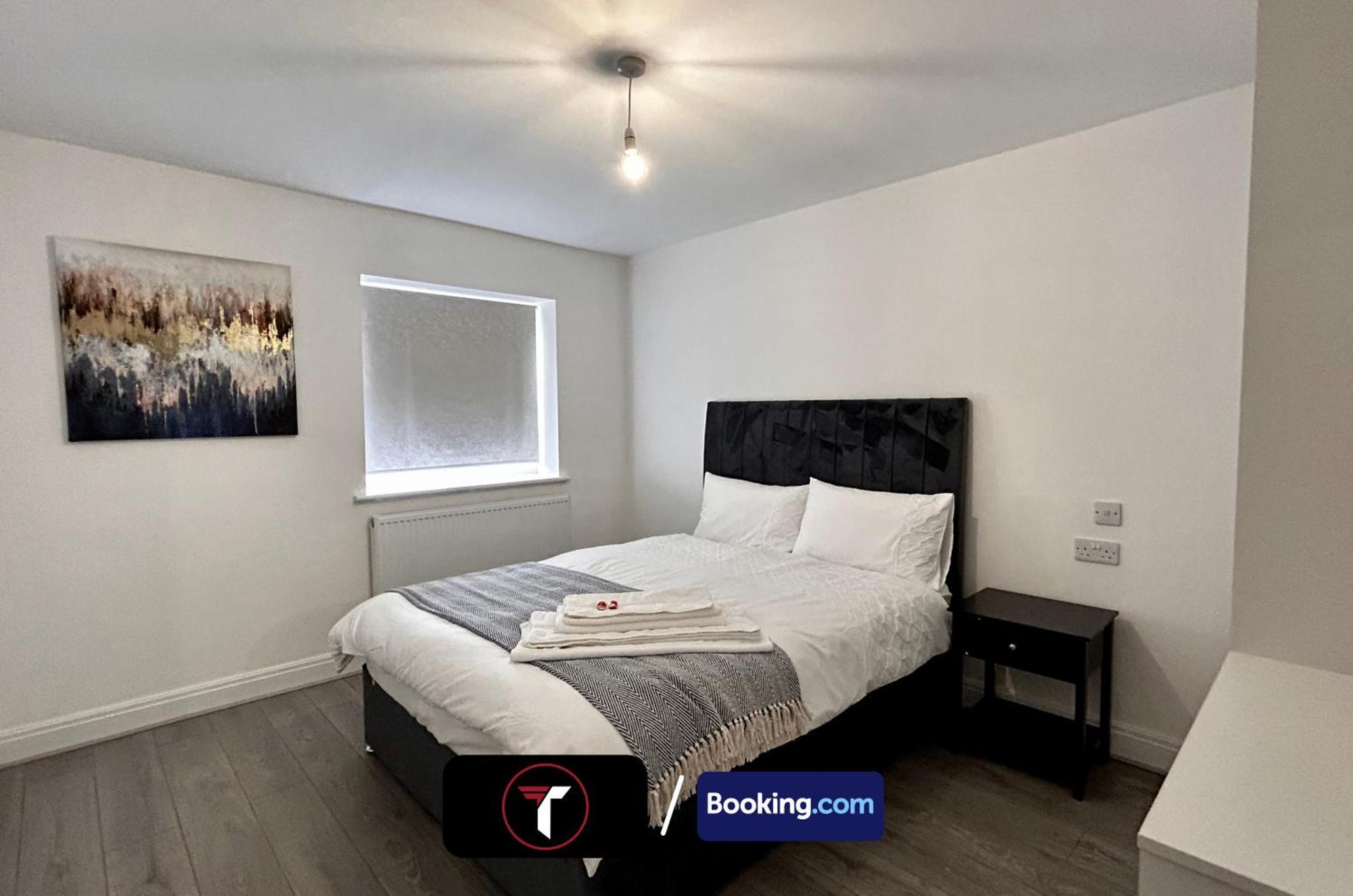 Spacious 4 Bedroom By Tara Stays Short Lets & Serviced Accommodation Aldershot With Free Wifi & Garden Eksteriør billede