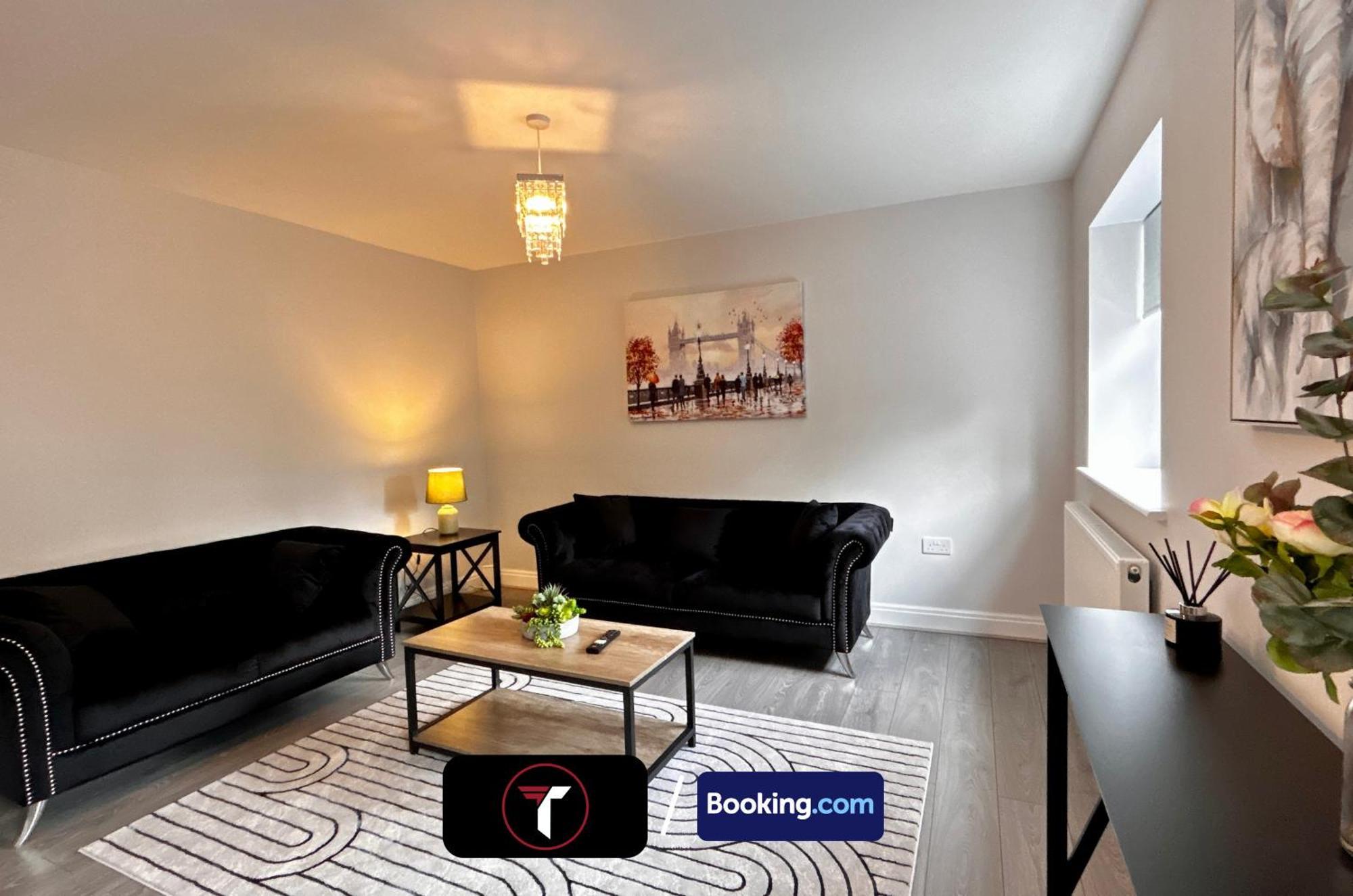 Spacious 4 Bedroom By Tara Stays Short Lets & Serviced Accommodation Aldershot With Free Wifi & Garden Eksteriør billede