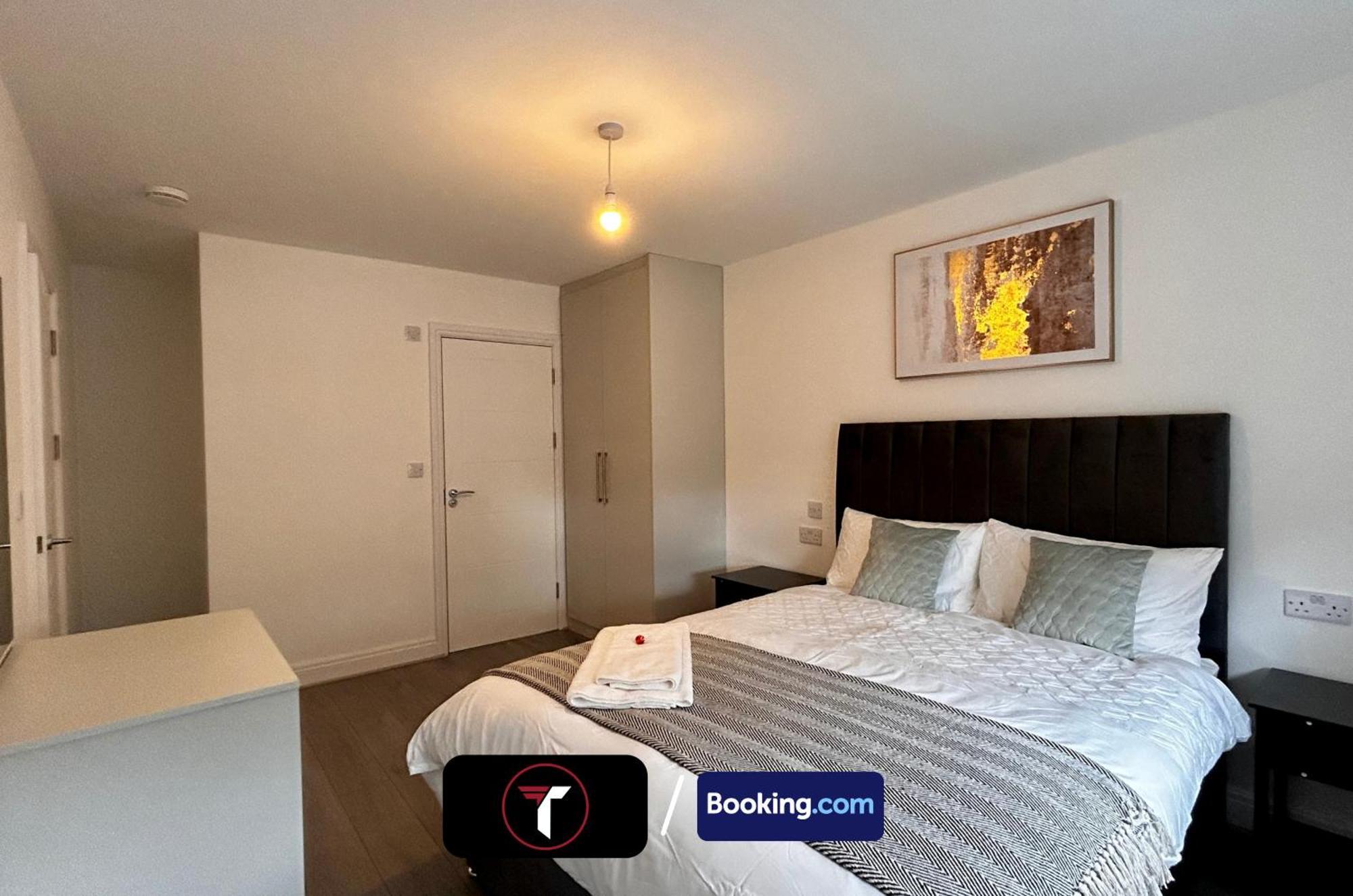 Spacious 4 Bedroom By Tara Stays Short Lets & Serviced Accommodation Aldershot With Free Wifi & Garden Eksteriør billede