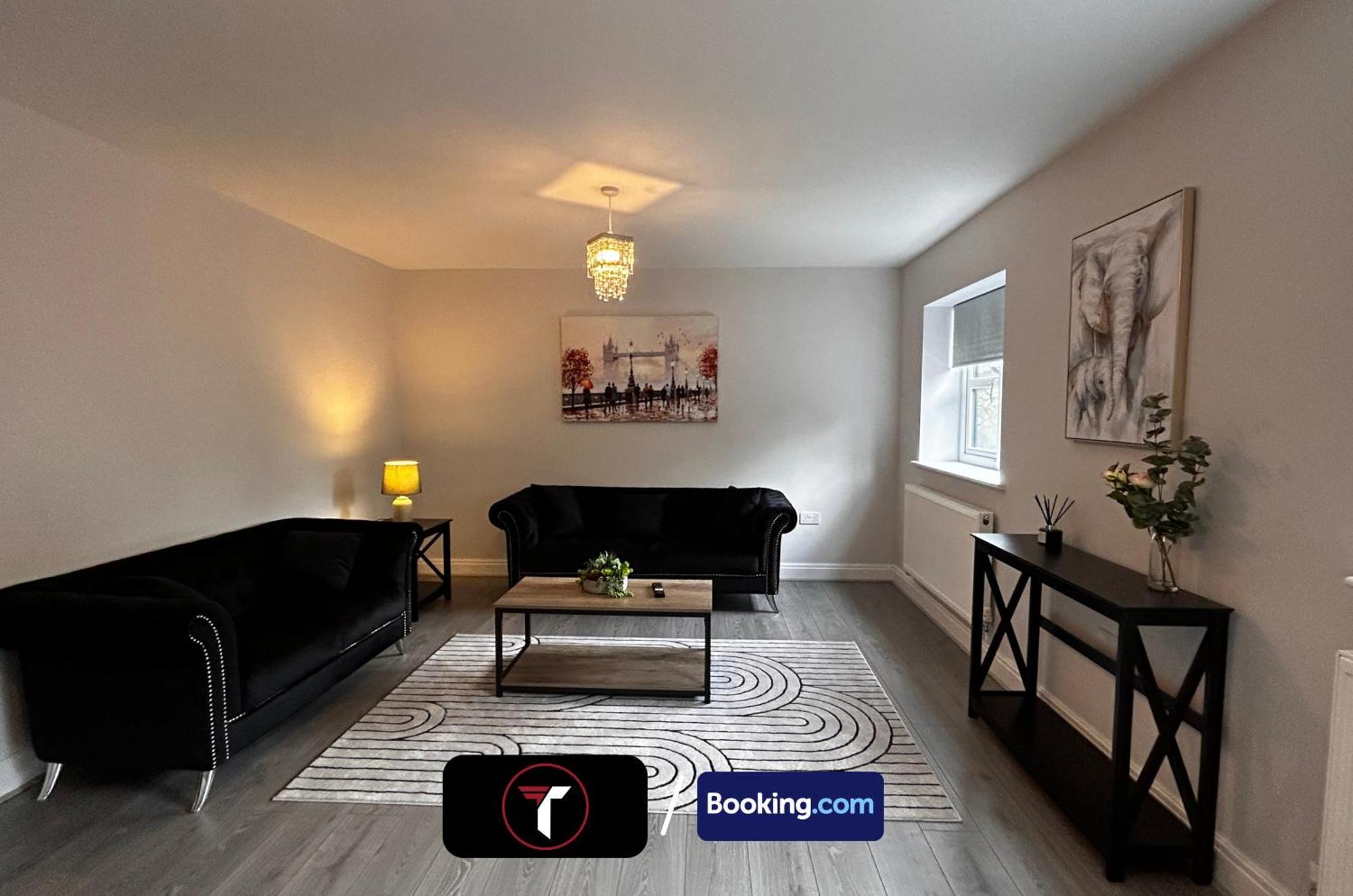 Spacious 4 Bedroom By Tara Stays Short Lets & Serviced Accommodation Aldershot With Free Wifi & Garden Eksteriør billede
