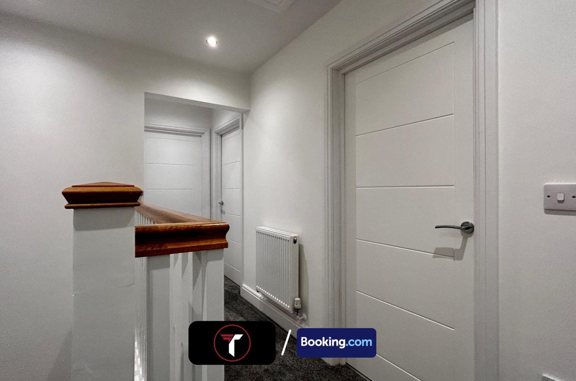 Spacious 4 Bedroom By Tara Stays Short Lets & Serviced Accommodation Aldershot With Free Wifi & Garden Eksteriør billede